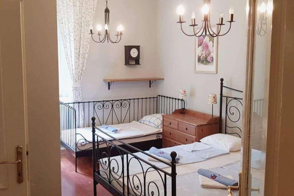 Lavender J.M. Apartment Pula Bagian luar foto